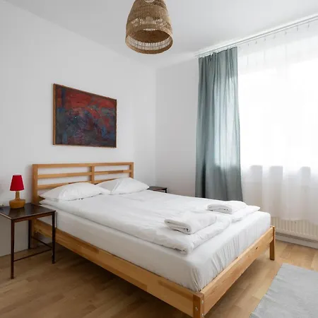 Spacious With Garden In The Tri-city By Renters Apartmán *