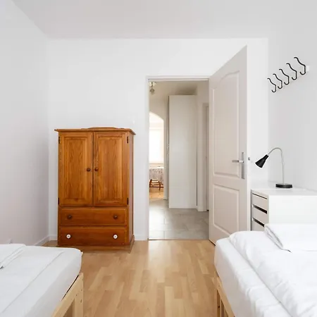 Spacious With Garden In The Tri-city By Renters Apartmán *